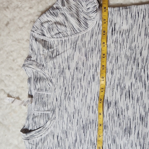 Lululemon Long Distance Short Sleeve Sz 4 Space Dye Black White - Picture 9 of 10